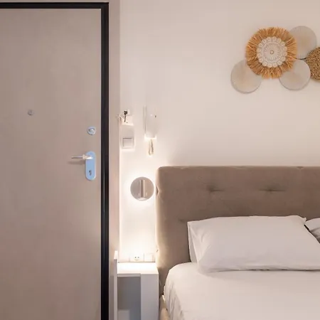 Urban Omonoias Aparthotel 3*